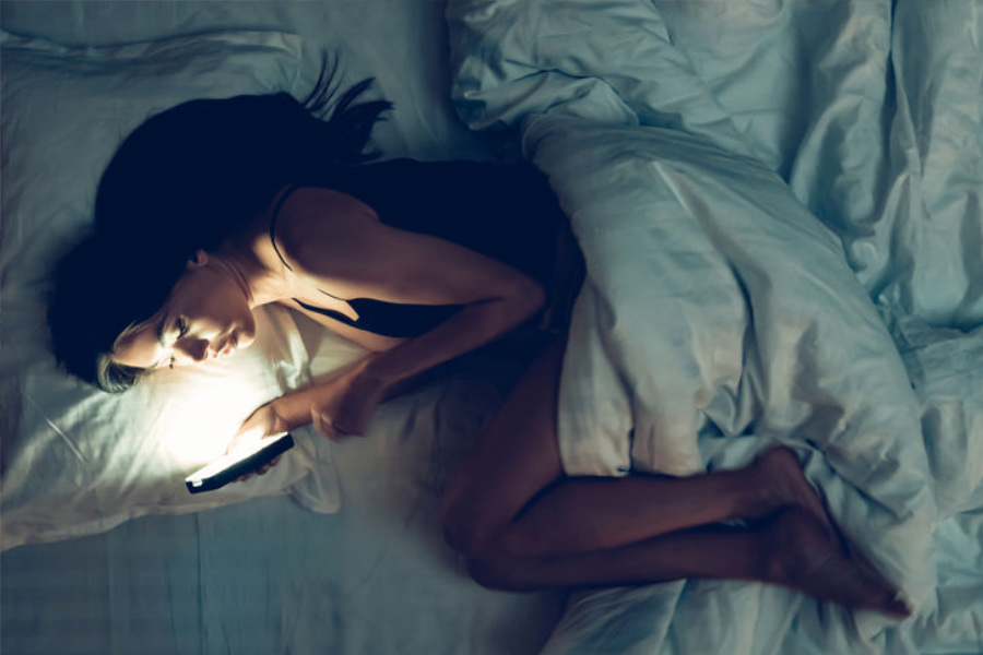 impact of light and technology on sleep